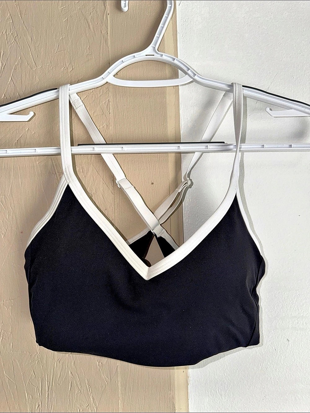 Athleta Interval Adjustable Sports Bra Black & White